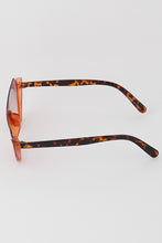 Load image into Gallery viewer, Bold Cat Eye Sunnies

